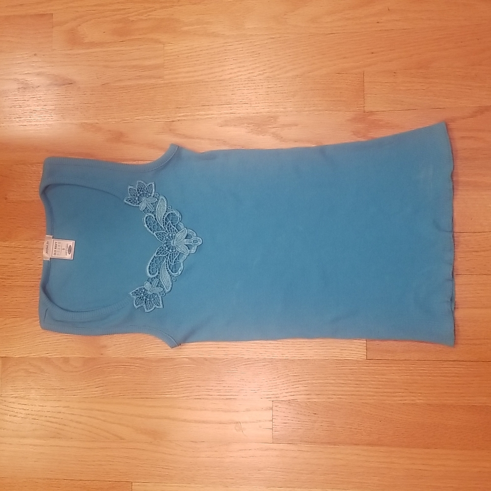MINT condition 100% cotton tank with lace floral neckline blue size Small